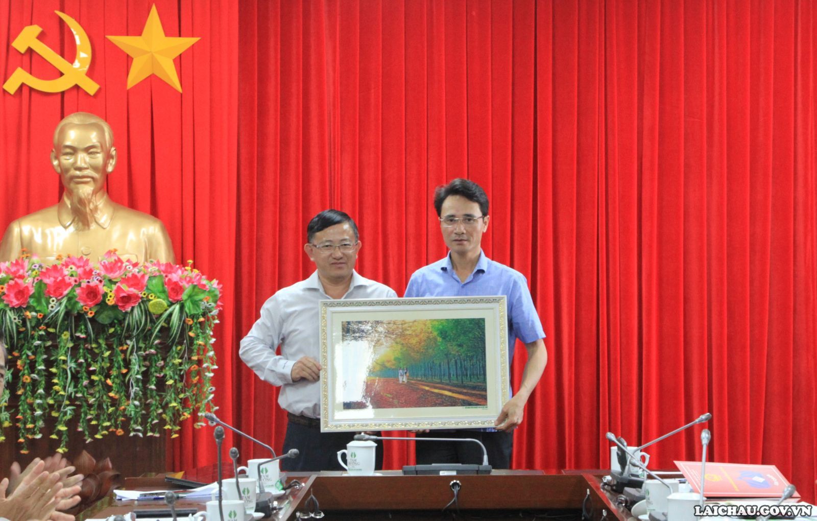 Phó Chủ tịch UBND tỉnh Hà Trọng Hải làm việc với Tập đoàn Công nghiệp Cao su Việt Nam